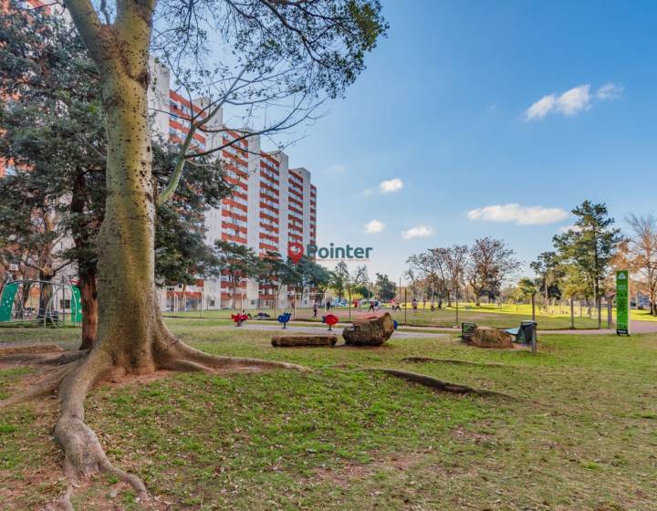 Alquilo apartamento de 4 dormitorios con cochera en Parque Posadas, Prado