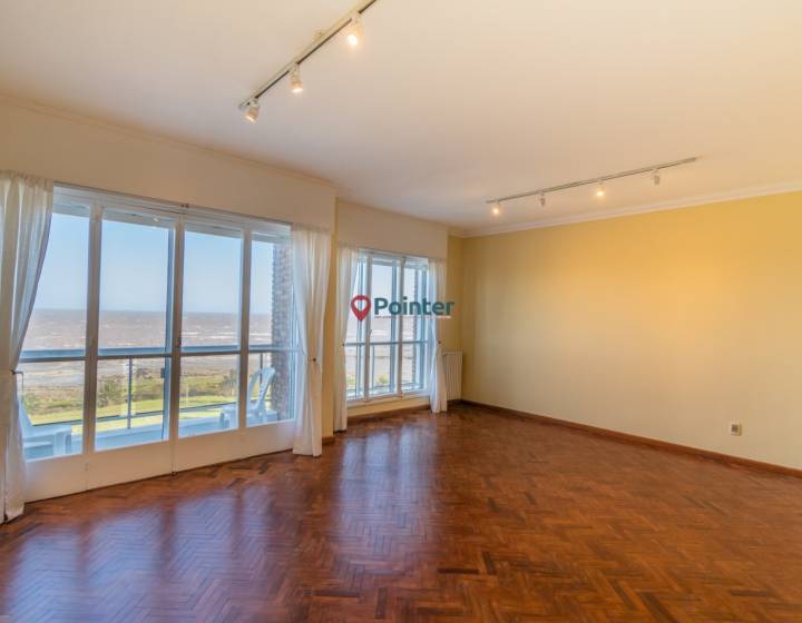 Alquilo apartamento de 2 dormitorios + escritorio, garaje y box, Rambla de Punta Carretas