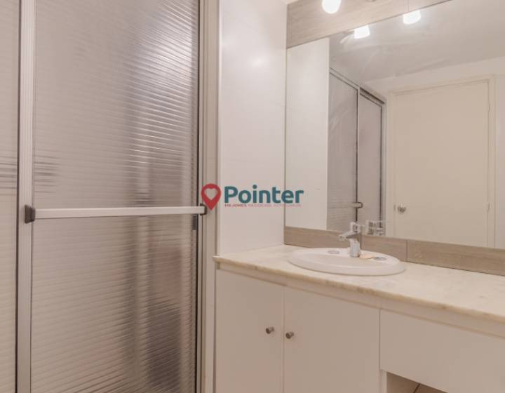 Vendo apartamento de 2 dormitorios y 2 ba&ntilde;os, garaje fijo, Pocitos