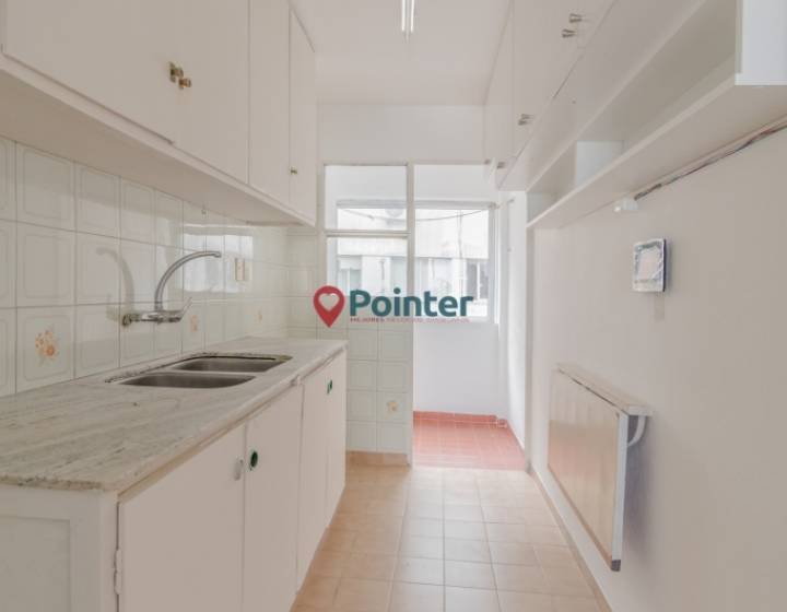 Vendo apartamento de 2 dormitorios y 2 ba&ntilde;os, garaje fijo, Pocitos