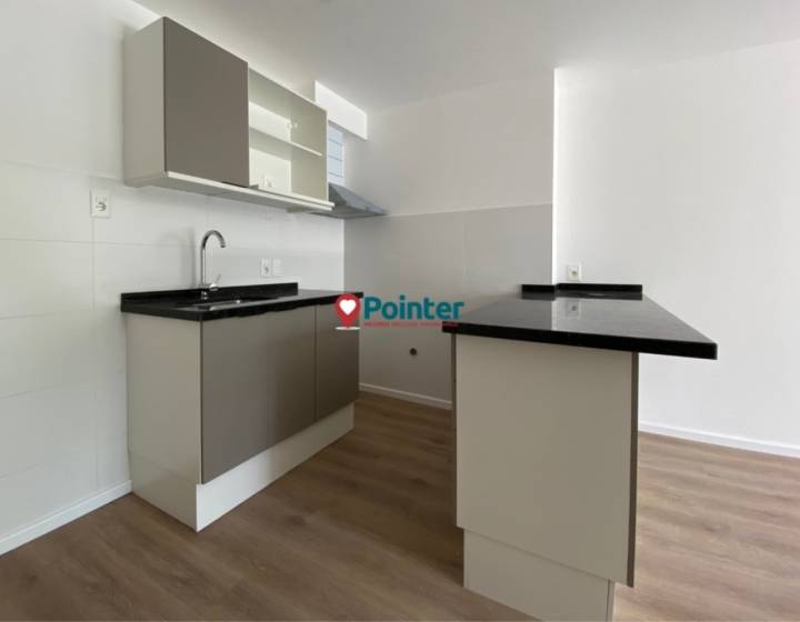 Alquilo Apartamento de 1 dormitorio con terraza y parrillero, cochera, Parque Rod&oacute;