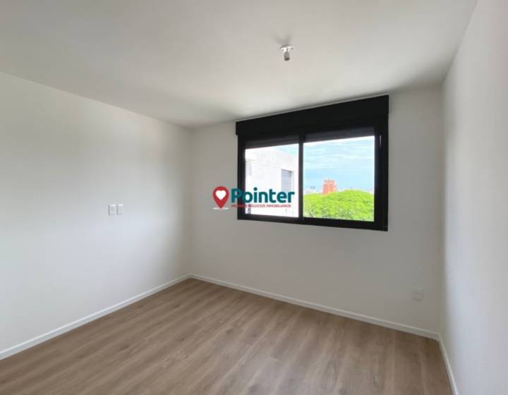 Alquilo Apartamento de 1 dormitorio con terraza y parrillero, cochera, Parque Rod&oacute;