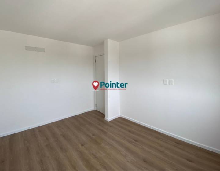 Alquilo Apartamento de 1 dormitorio con terraza y parrillero, cochera, Parque Rod&oacute;