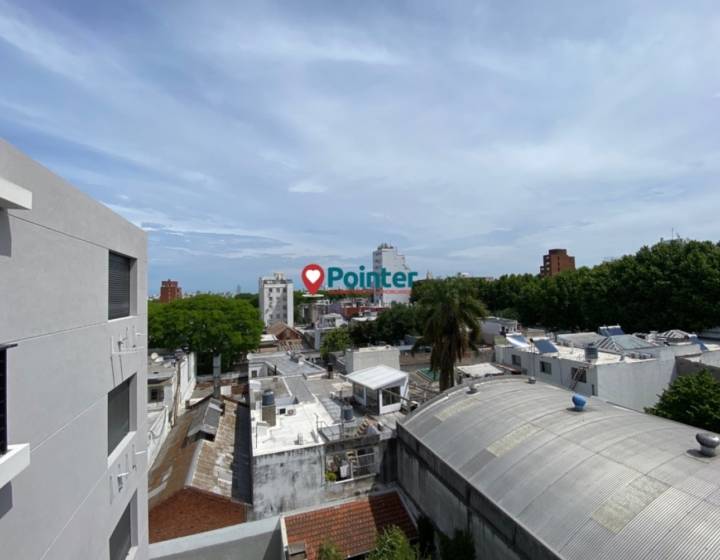 Alquilo Apartamento de 1 dormitorio con terraza y parrillero, cochera, Parque Rod&oacute;