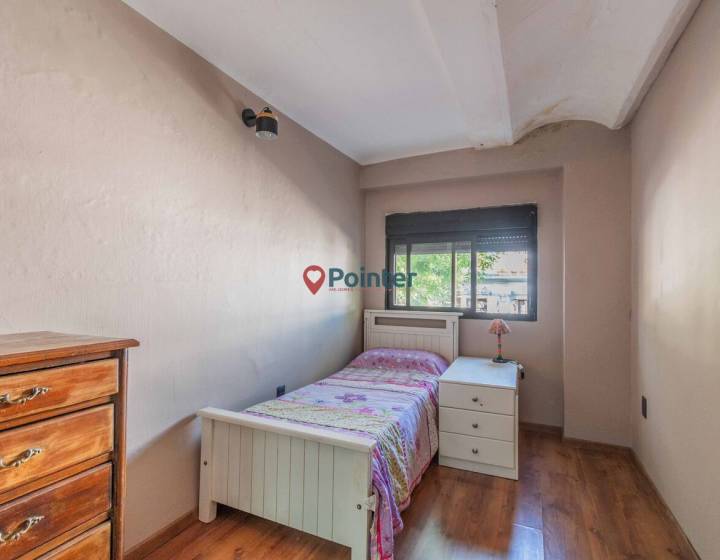 CASA DE ESTILO INDUSTRIAL, 3 DORMITORIOS EN POCITOS.