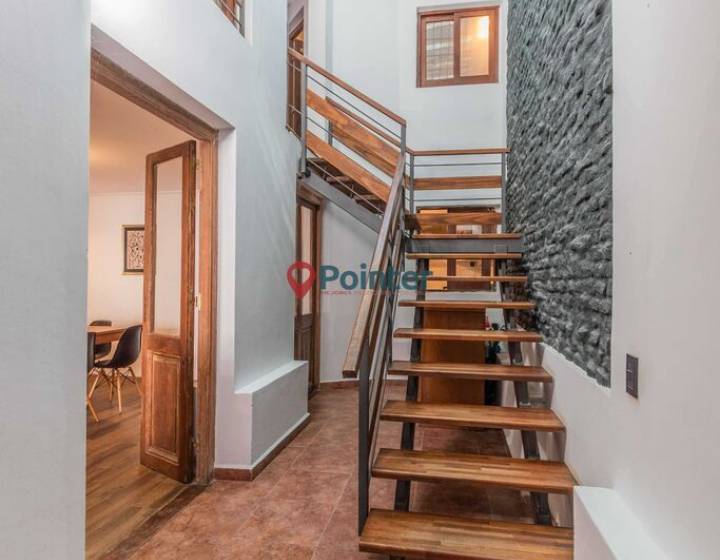 CASA DE ESTILO INDUSTRIAL, 3 DORMITORIOS EN POCITOS.