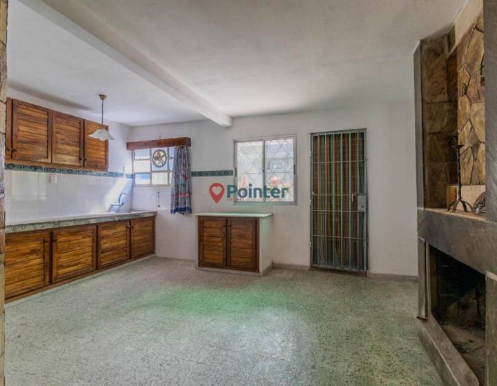 Se alquila hermosa casa de 2 dormitorios en Uni&oacute;n. En zona tranquila y residencial. A una cuadra de ...