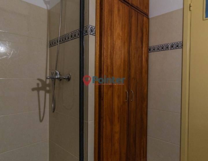 Se alquila hermosa casa de 2 dormitorios en Uni&oacute;n. En zona tranquila y residencial. A una cuadra de ...
