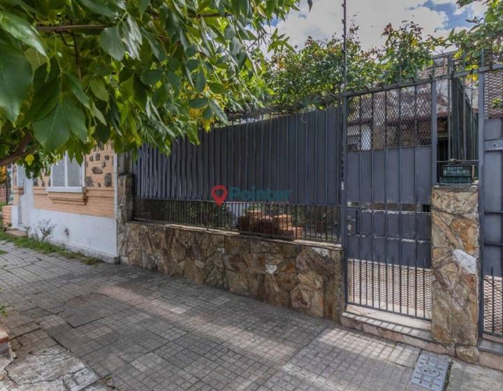 Se alquila hermosa casa de 2 dormitorios en Uni&oacute;n. En zona tranquila y residencial. A una cuadra de ...