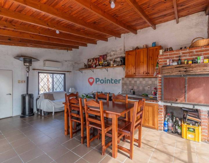 VENTA PH DE ALTOS 3 DORMITORIOS Y BARBACOA EN CORDON SUR.
