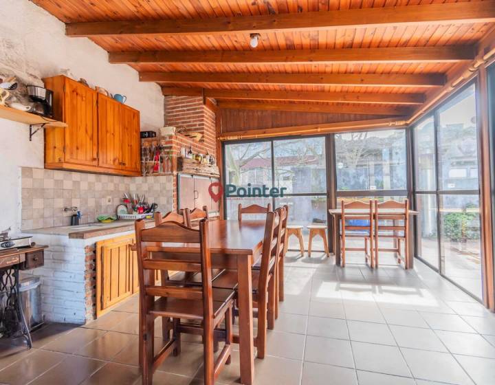 VENTA PH DE ALTOS 3 DORMITORIOS Y BARBACOA EN CORDON SUR.