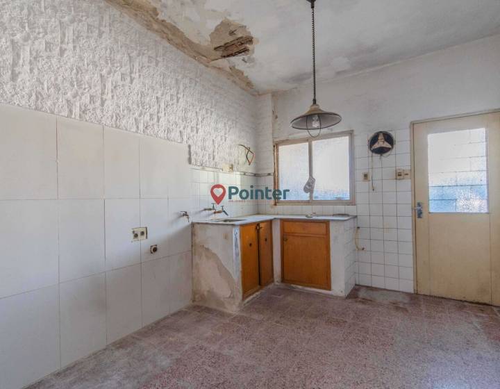 VENTA CASA PADRON UNICO 4 DORMITORIOS A PASOS DE AVDA. MILLAN  A RECICLAR