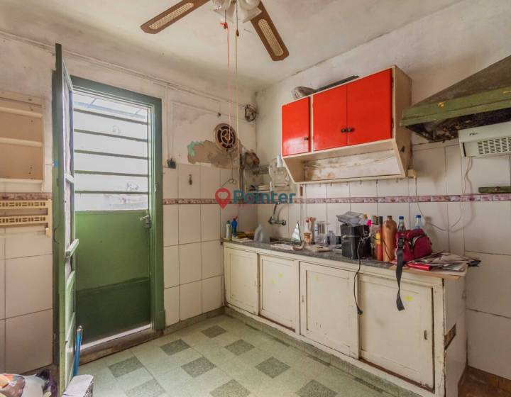 VENTA CASA PADRON UNICO 4 DORMITORIOS A PASOS DE AVDA. MILLAN  A RECICLAR
