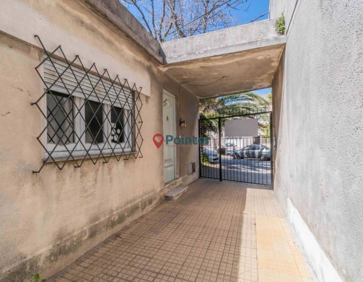VENTA CASA PADRON UNICO 4 DORMITORIOS A PASOS DE AVDA. MILLAN  A RECICLAR