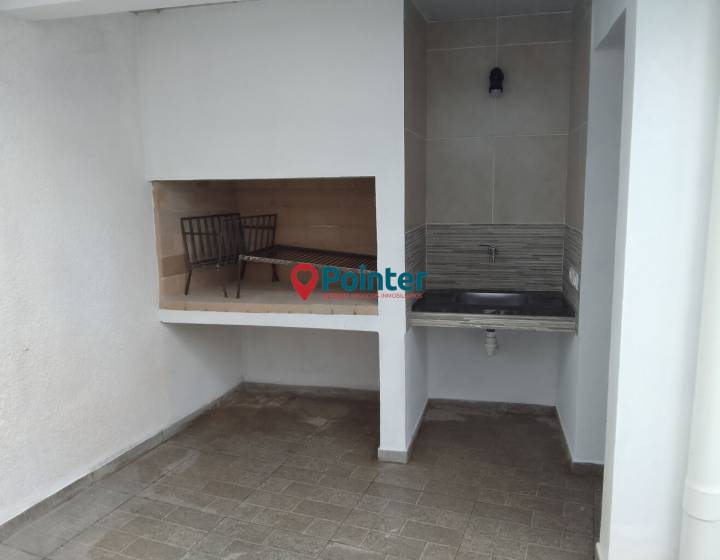 Apartamento  3 dormitorios Brazo Oriental con patio y parrillero