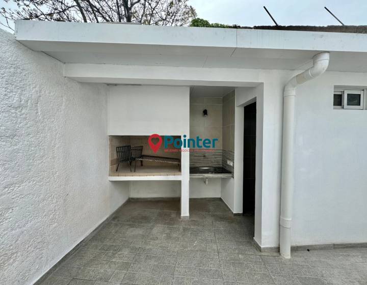 Apartamento  3 dormitorios Brazo Oriental con patio y parrillero