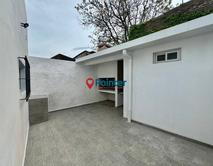 Apartamento  3 dormitorios Brazo Oriental con patio y parrillero