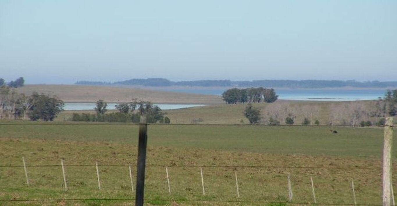 Campo en Rocha con Costa sobre Laguna — imagen 8