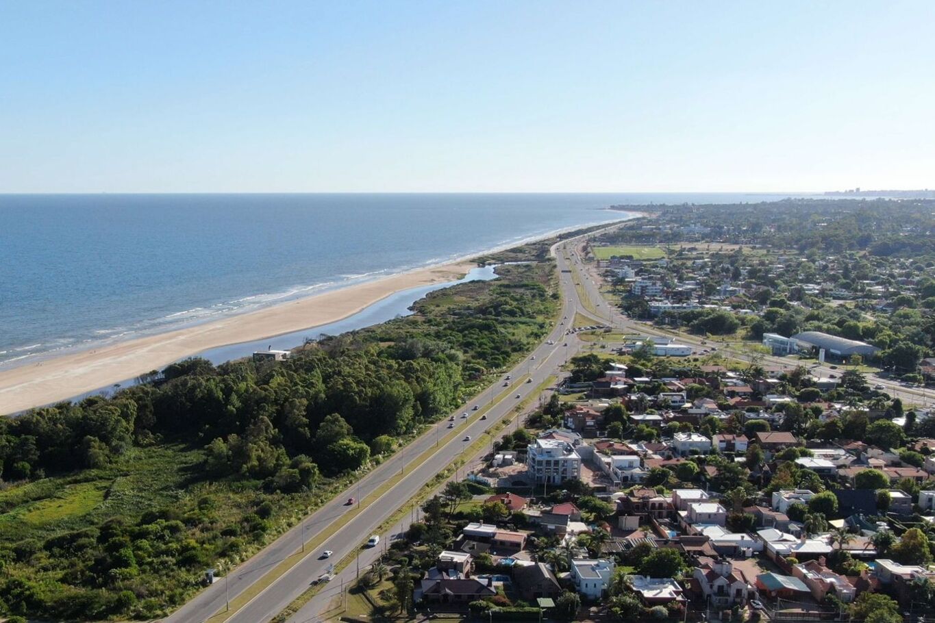 Casa de 4 Dormitorios en Costanera Housing — imagen 9