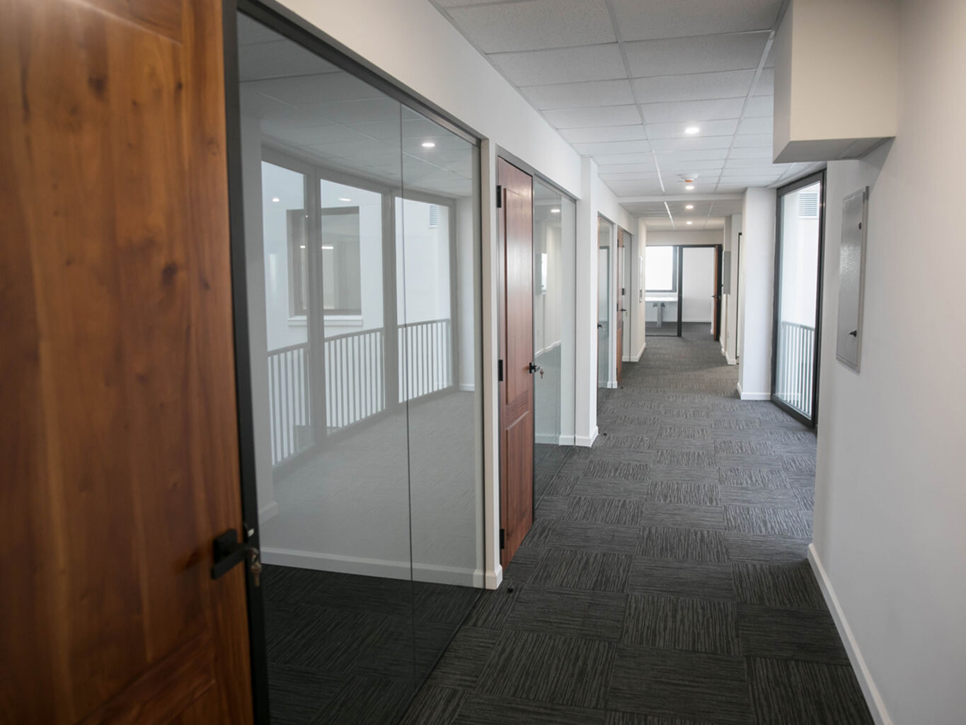 Oficinas en Alquiler - Victoria Plaza Office Tower — imagen 8