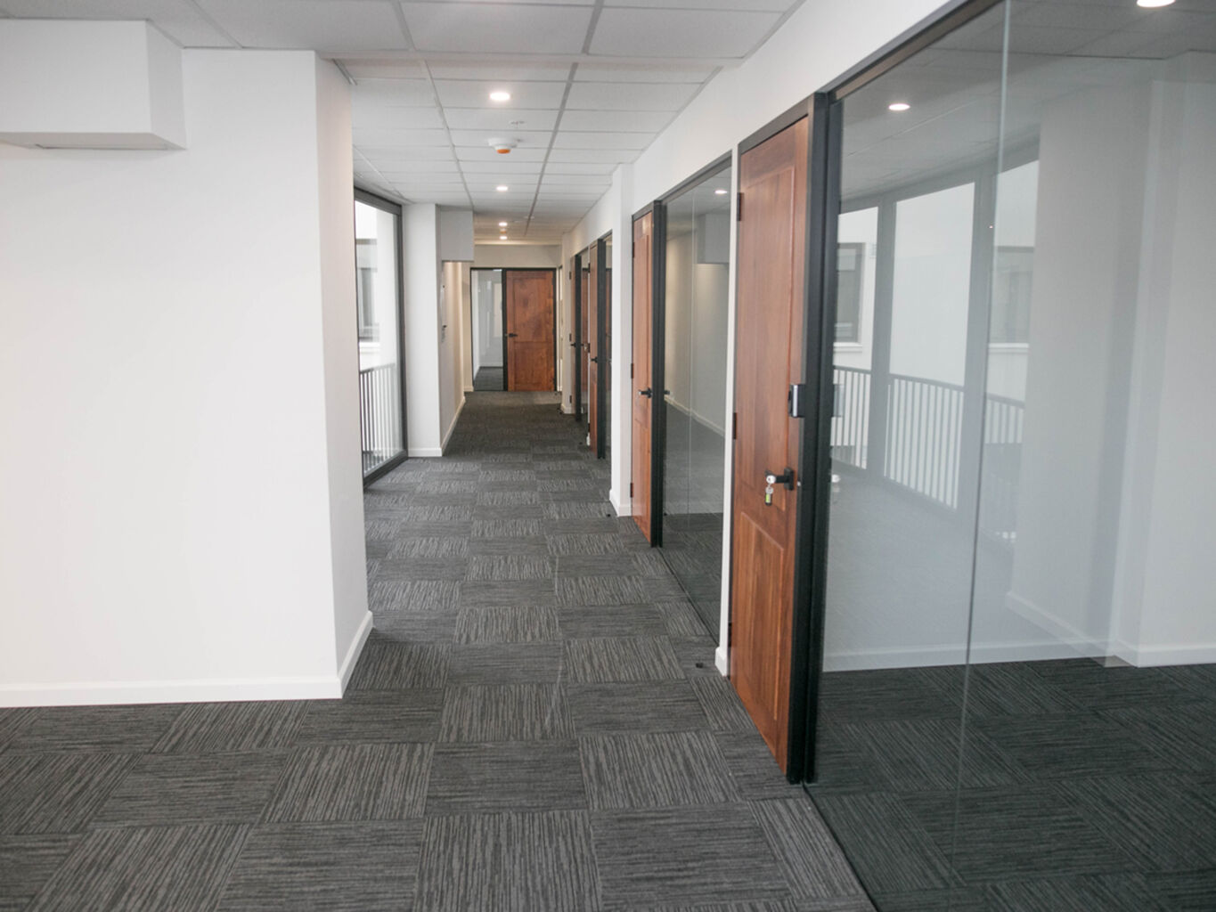 Oficinas en Alquiler - Victoria Plaza Office Tower — imagen 9