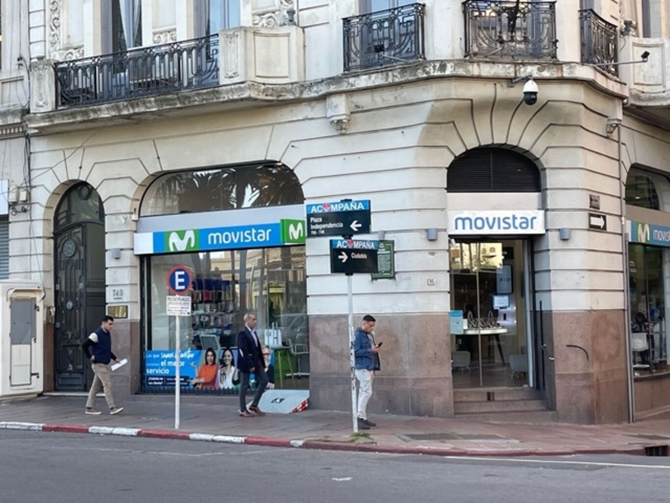 Local en Edificio Emblemático en Ciudad Vieja — imagen 12