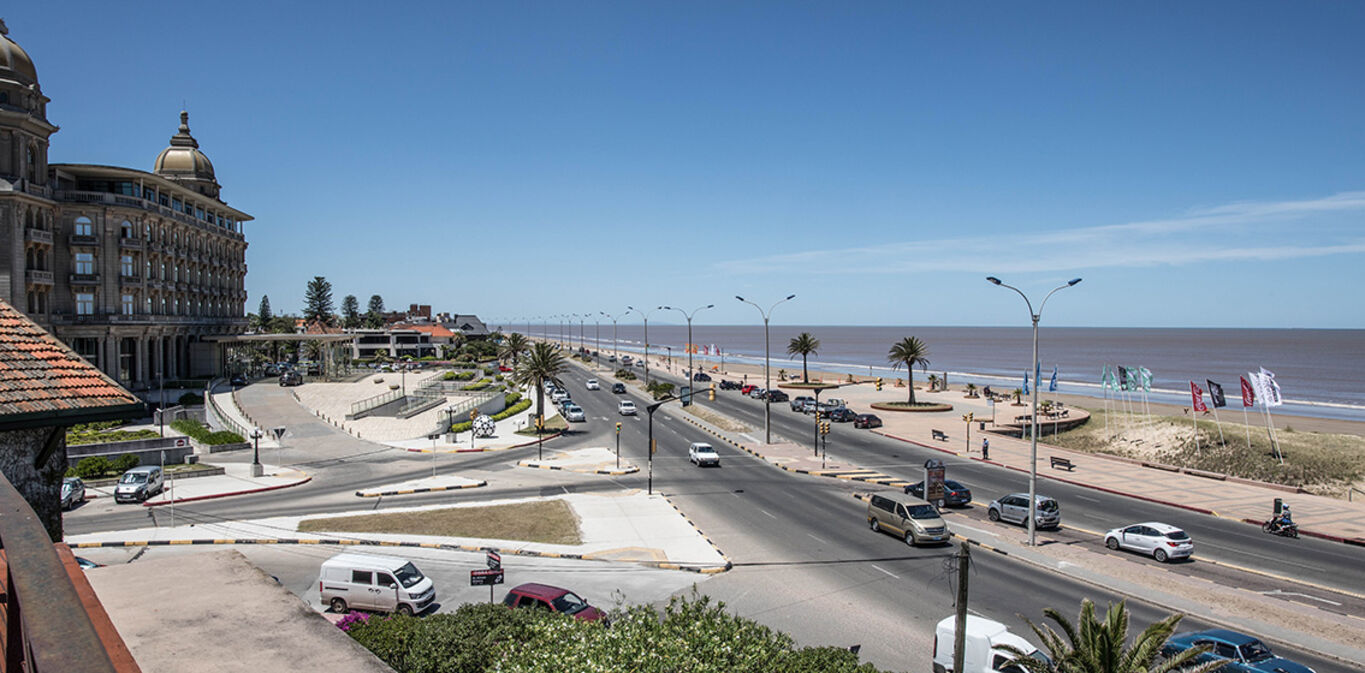 Edificio sobre Rambla del Centro de Carrasco — imagen 8