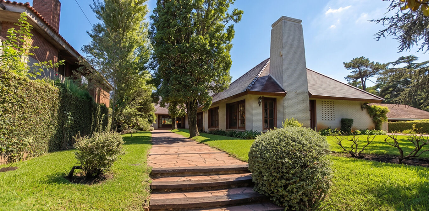 Clásica Casa de Carrasco en Venta — imagen 2