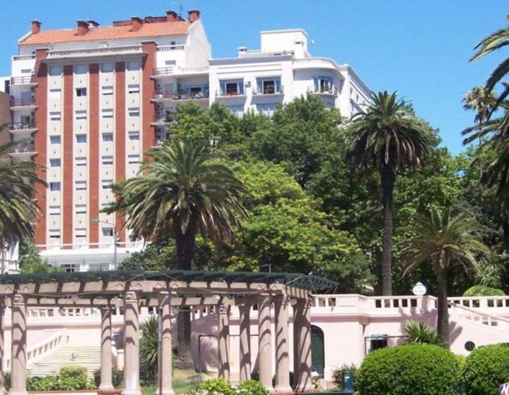 Penthouse de Oficinas Frente a Plaza Gomensoro